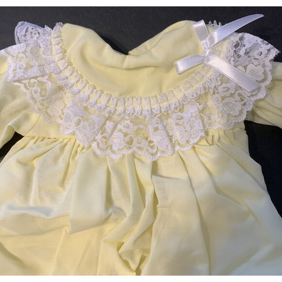 AshtonDrake Baby’s First Outing Outfit – Yellow Lace Gown Set – Vintage – New - Picture 6 of 13
